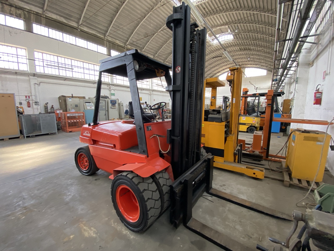 Usato Linde H40D Sollevatore Linde, diesel, portata 4 Ton, ruote gemellate, con pesa Burimec per pesatura su forche e stampa