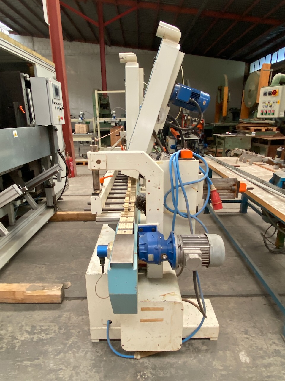 Usato Stefani MVT 2000 Levigatrice verticale a nastri oscillanti inclinabili