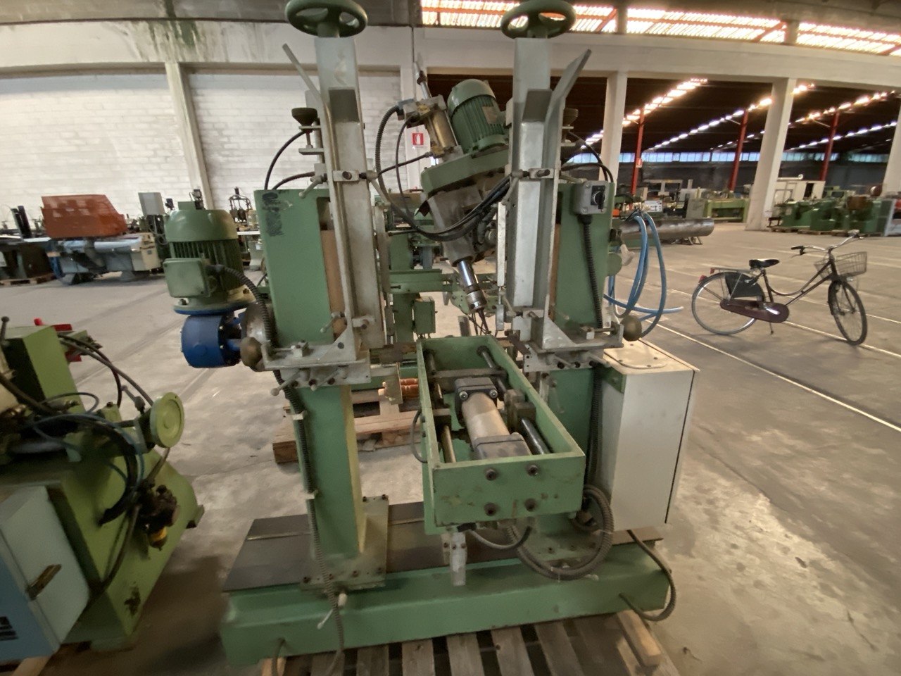 Usato Camam ZDD1F Zigrinatrice per pezzi tondi con gruppo a forare