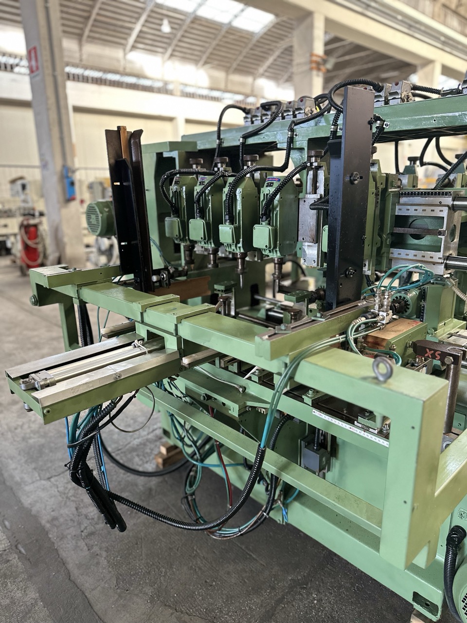 Usato Bacci MOM 90-C A Mortasatrice doppia, orizzontale e verticale, automatica, con caricatore.