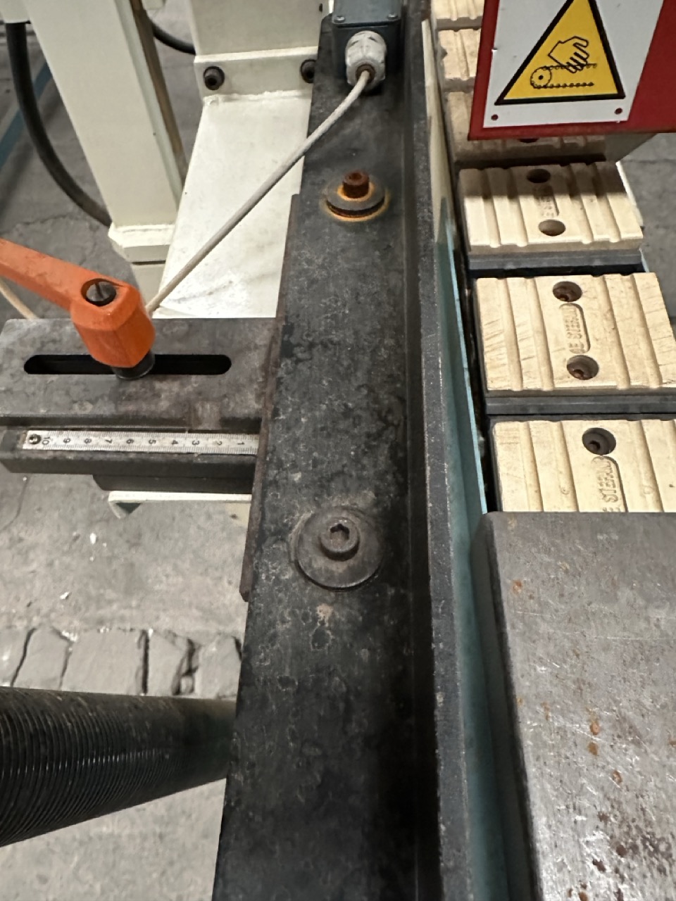 Usato Stefani MVT 2000 Levigatrice verticale a nastri oscillanti inclinabili