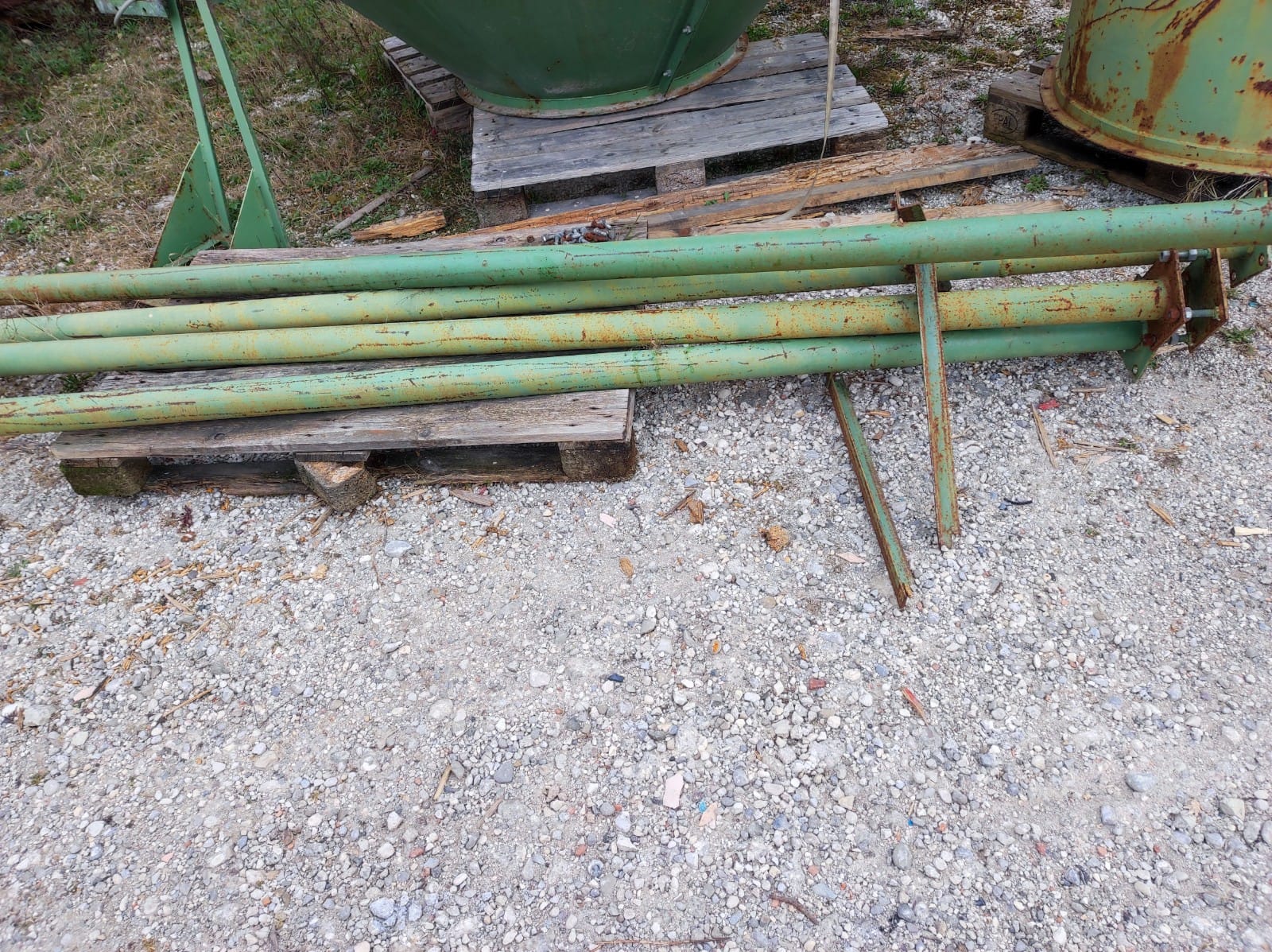 Usato Minisilos con pulizia a scuotimento motorizzato, e 2 motori di aspirazione, totale kw. 11,50.