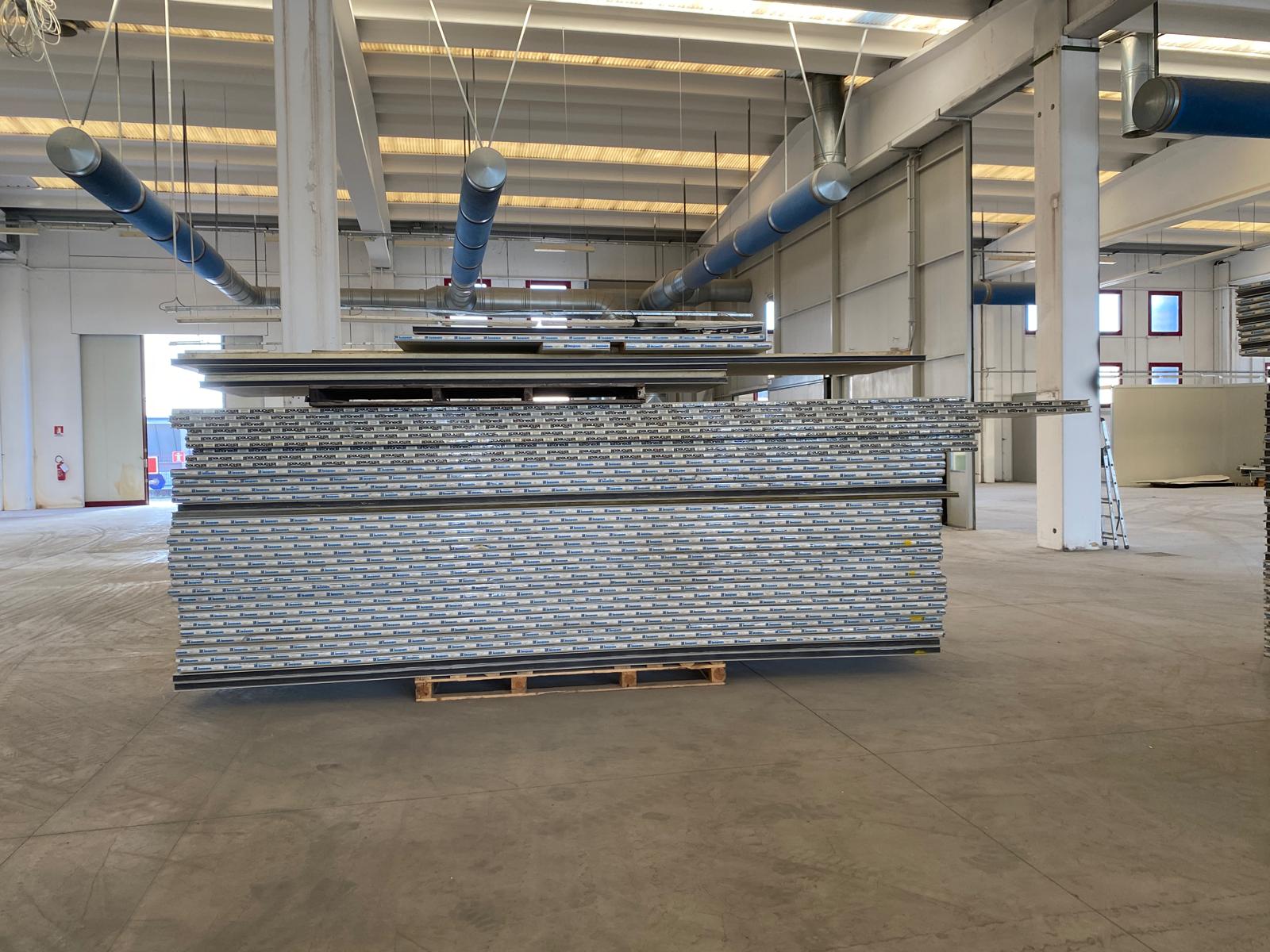 Usato Pannelli coibentati a stock, prezzo per mq.