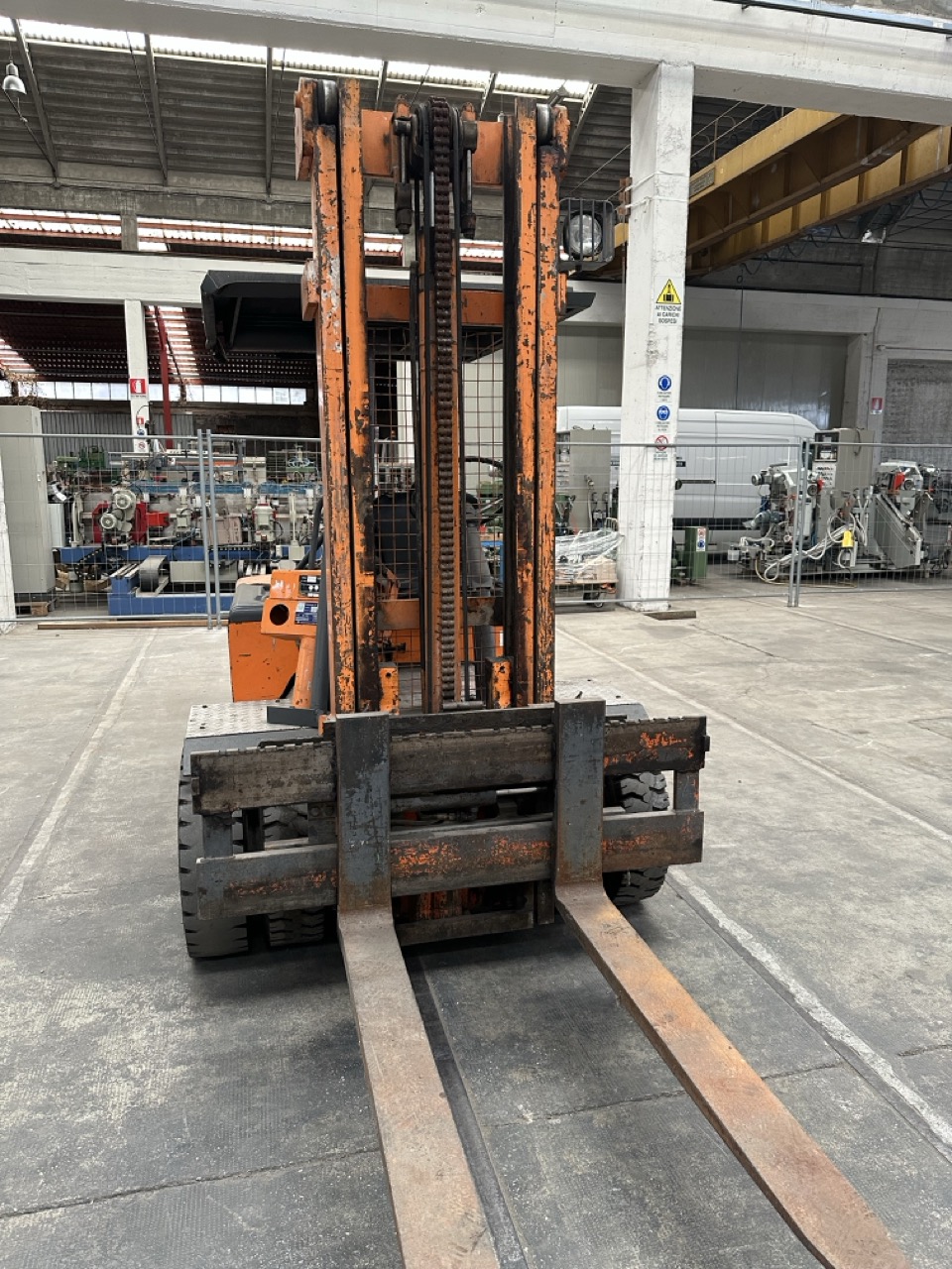 Usato 1990 Lugli 40C Sollevatore diesel, gemellato, con translatore