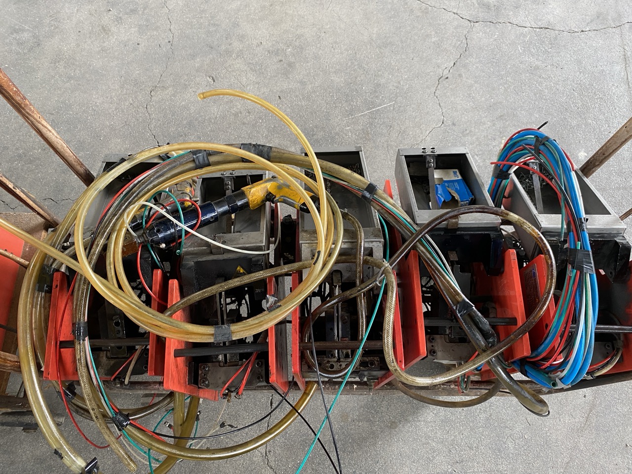 Usato Zucchelli 9 Avvitatori in stock da sistemare o usare per pezzi di ricambio.