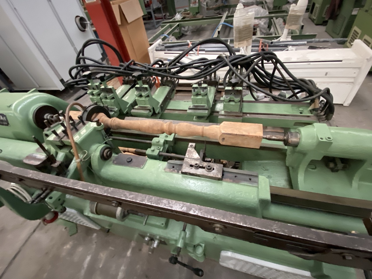 Ricondizionato Tornio per legno semi automatico marca Oma