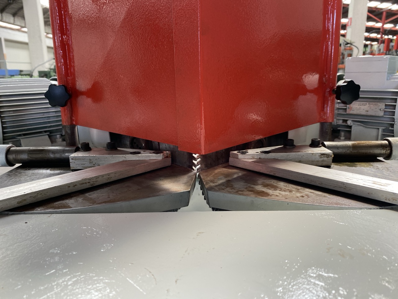 Usato Troncatrice verticale doppia inclinabile