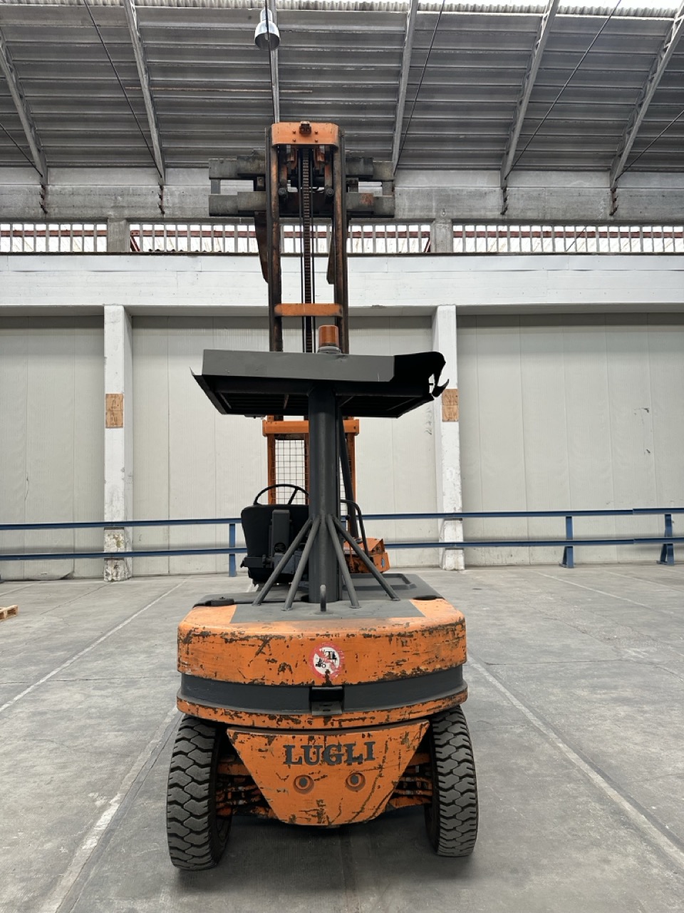 Usato 1990 Lugli 40C Sollevatore diesel, gemellato, con translatore