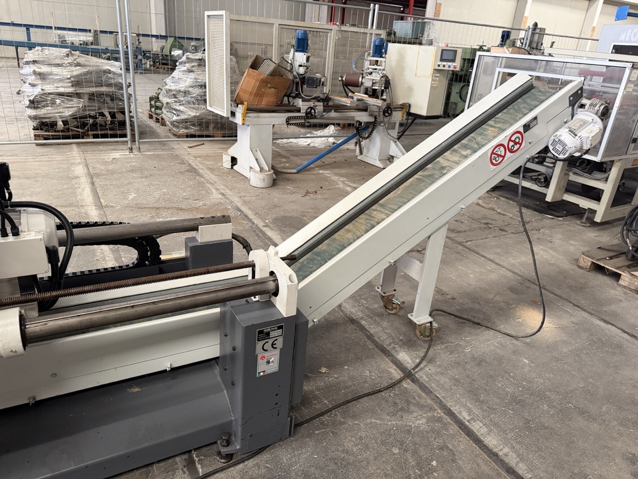 Usato 2002 Friulmac DUALFEED Troncatore - Caricatore per Scorniciatrice idraulico, automatico, con regolazione misure elettronica.
