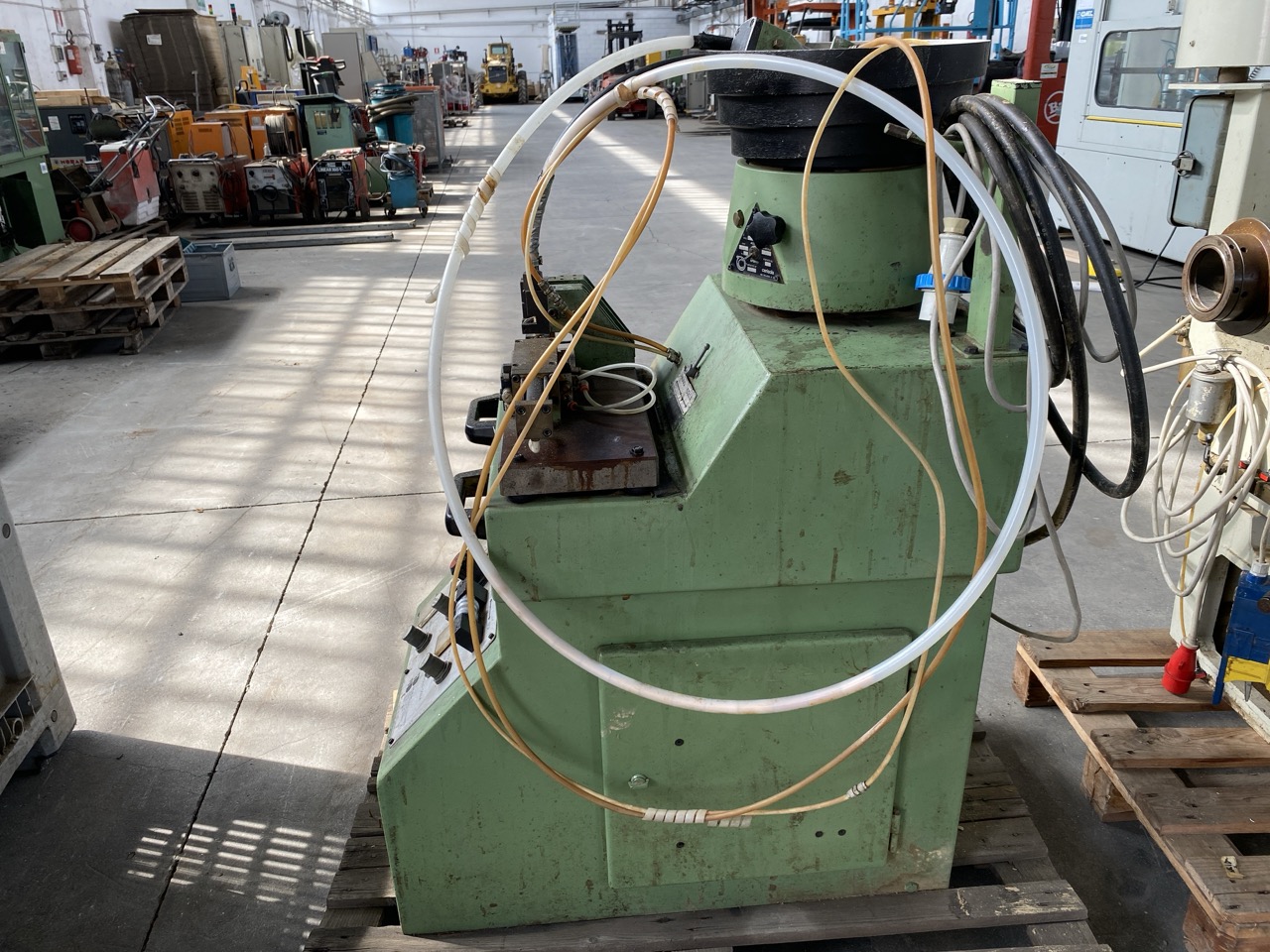 Usato Stock di 2 Inseritrici di spine da aggiustare (funzionanti al 70%)