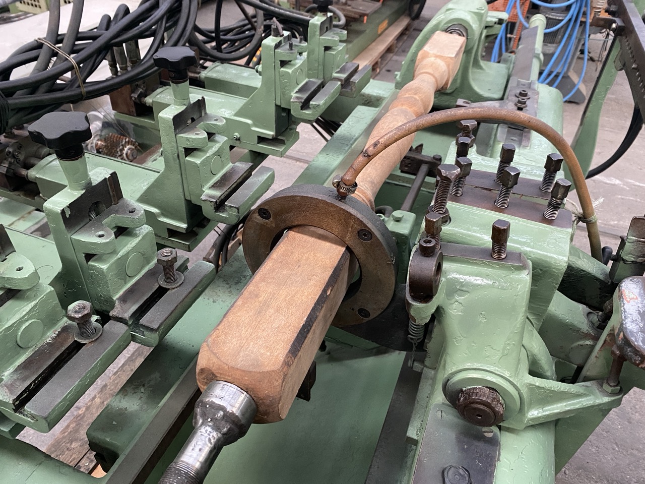 Ricondizionato Tornio per legno semi automatico marca Oma