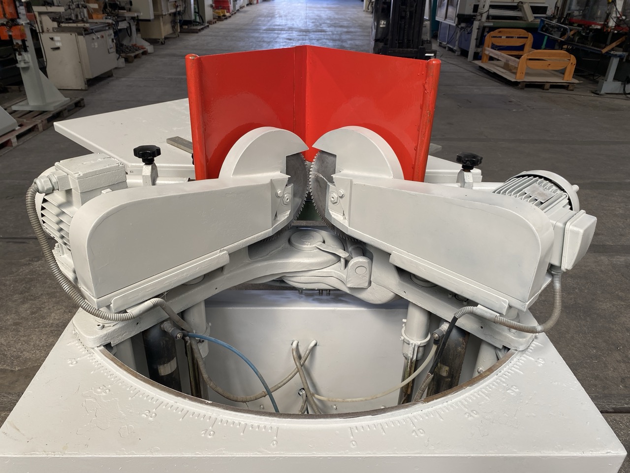 Usato Troncatrice verticale doppia inclinabile