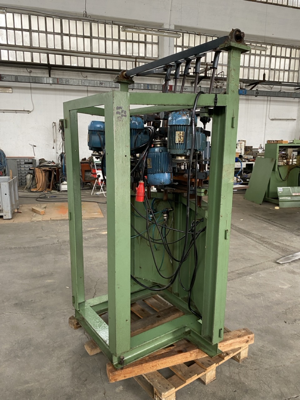 Usato Foratrice verticale a 4 mandrini per pezzi curvi tipo Spalliere di Sedia o simili