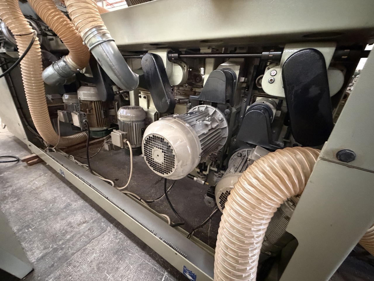 Usato 1995 SCM Superset 23 Plus Scorniciatrice marchiata CE, a 6 alberi, banco da mm. 230 con piano rigato.