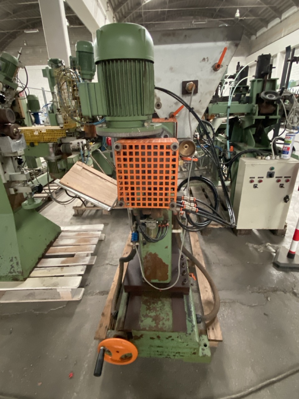 Usato Camam ZD/1 Zigrinatrice doppia per fuselli tondi di sedia o simili, con caricatore