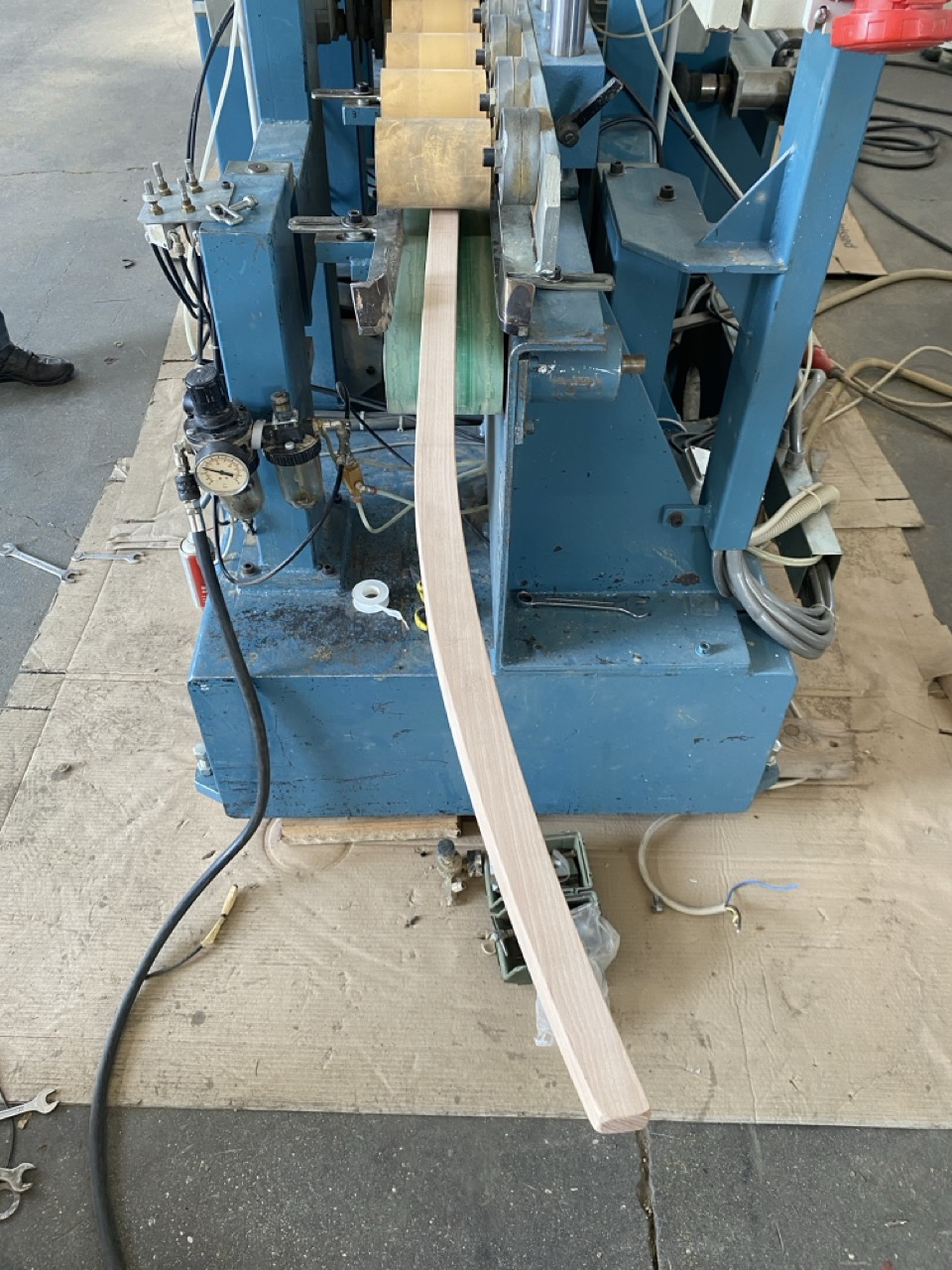 Usato Levigatrice laterale a 2 nastri verticali, per pezzi dritti o sagomati