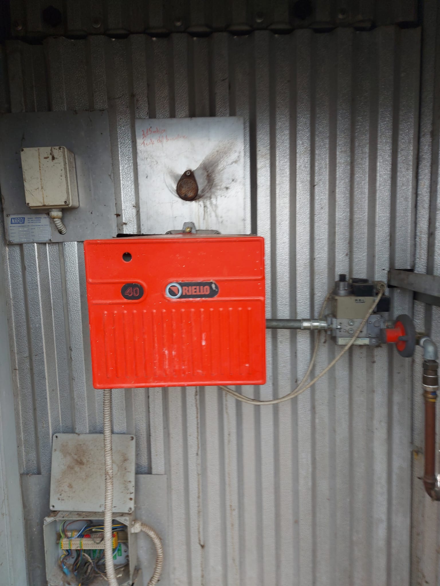 Usato Nardi Nr. 2 Forni di essiccazione da 65 mc (volume interno) cadauno. Alimentazione a Gas Metano.