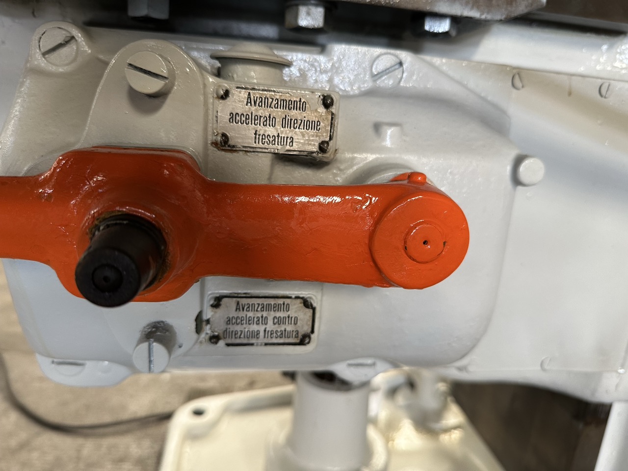 Usato Wanderer 2DU900 Fresatrice meccanica per ferro, con accessori