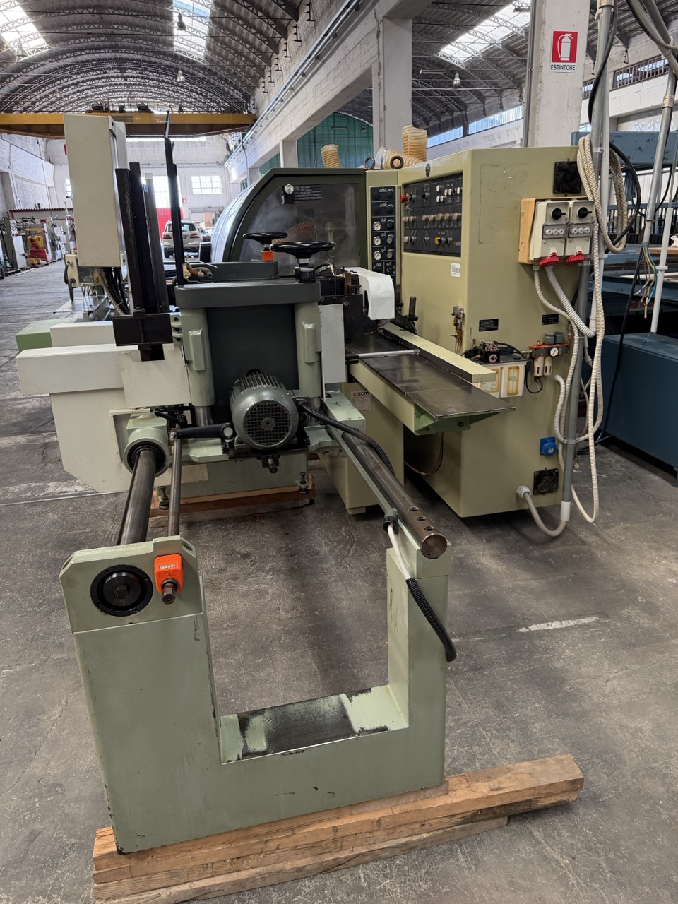 Usato 1995 SCM Superset 23 Plus Scorniciatrice marchiata CE, a 6 alberi, banco da mm. 230 con piano rigato.