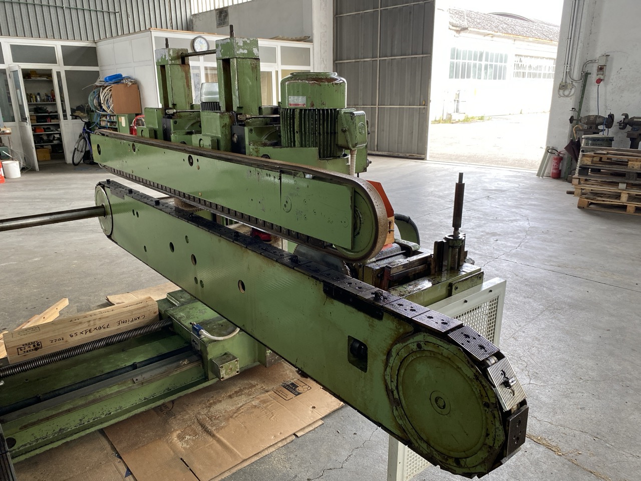 Usato Wigo Squadratrice doppia con 3 gruppi per lato (sega+fresa+fresa), completa di Inverters.