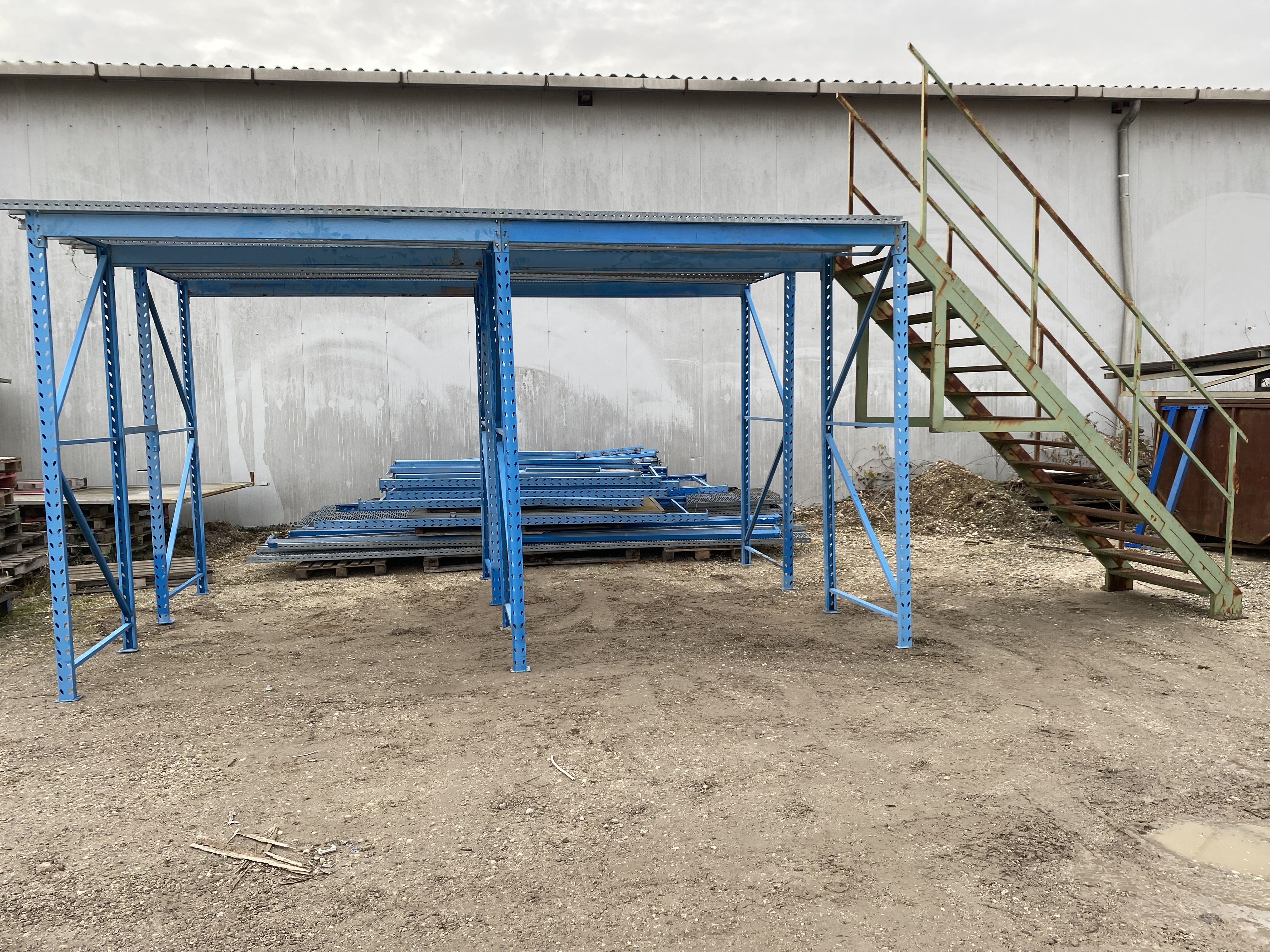 Usato Soppalco completo da 10 metri quadri, con possibilità di ampliare fino a 60 metri quadri