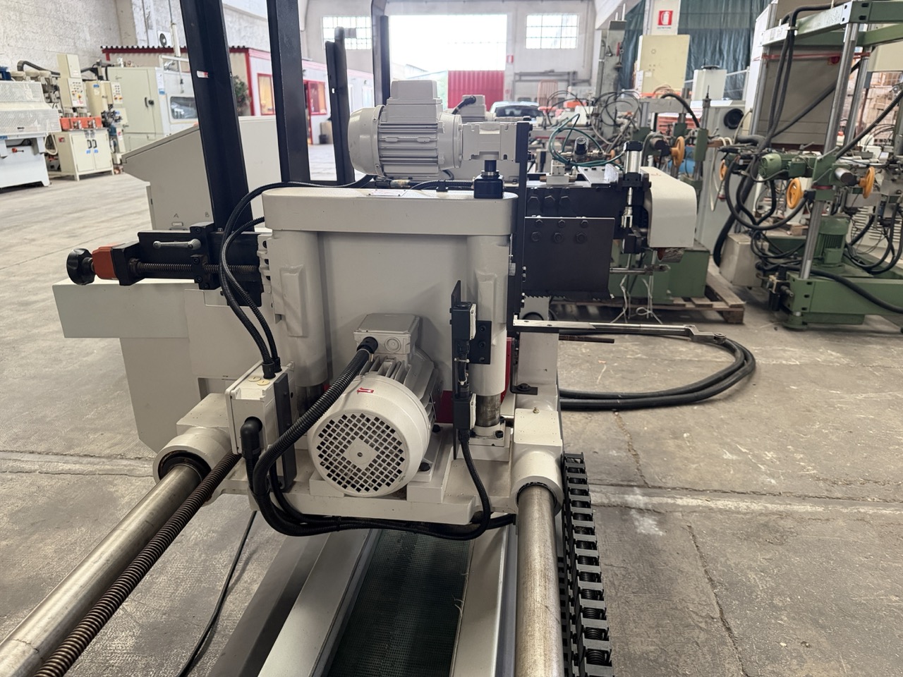 Usato 2002 Friulmac DUALFEED Troncatore - Caricatore per Scorniciatrice idraulico, automatico, con regolazione misure elettronica.