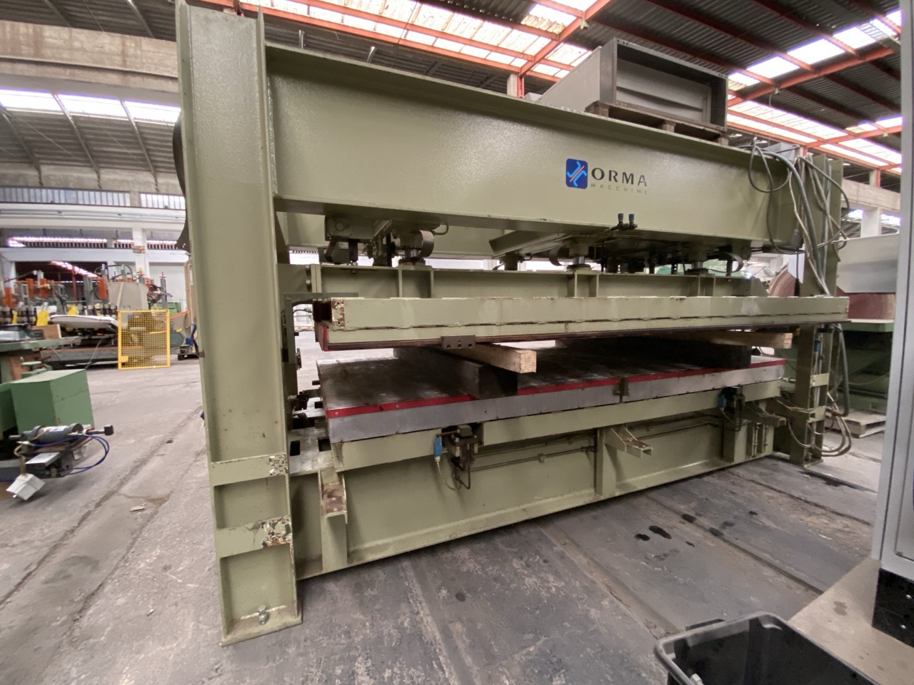 Usato 1996 Pressa Orma modello PFS/5, piano da mm. 3000x1500, usata
