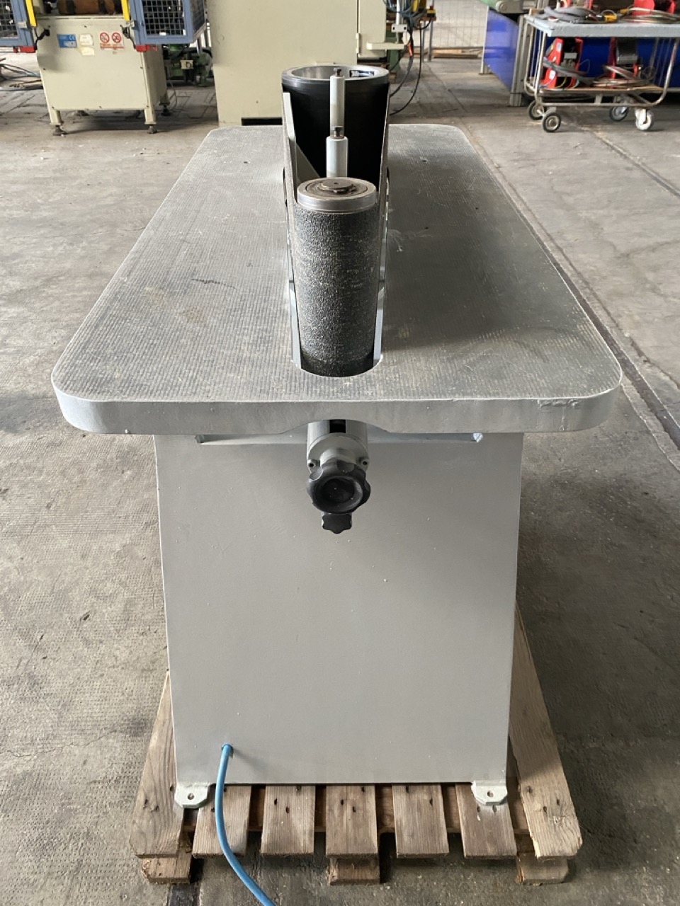 Usato Levigatrice a nastro verticale oscillante, con avanzamento