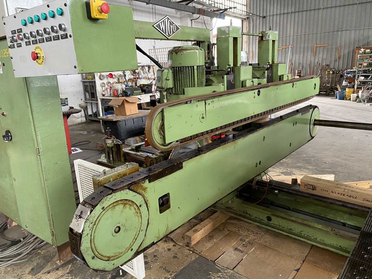 Usato Wigo Squadratrice doppia con 3 gruppi per lato (sega+fresa+fresa), completa di Inverters.