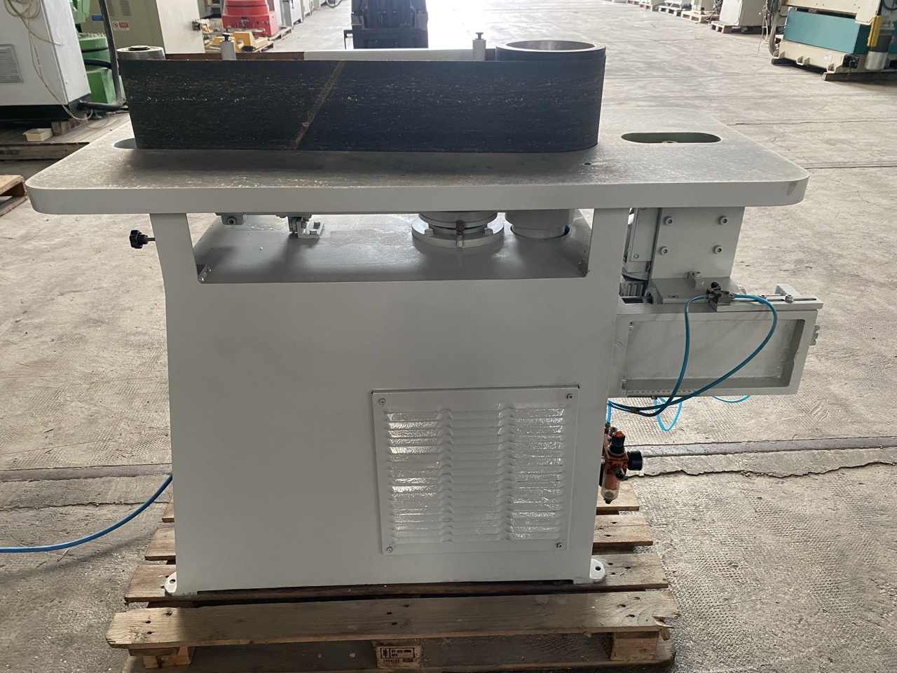 Usato Levigatrice a nastro verticale oscillante, con avanzamento