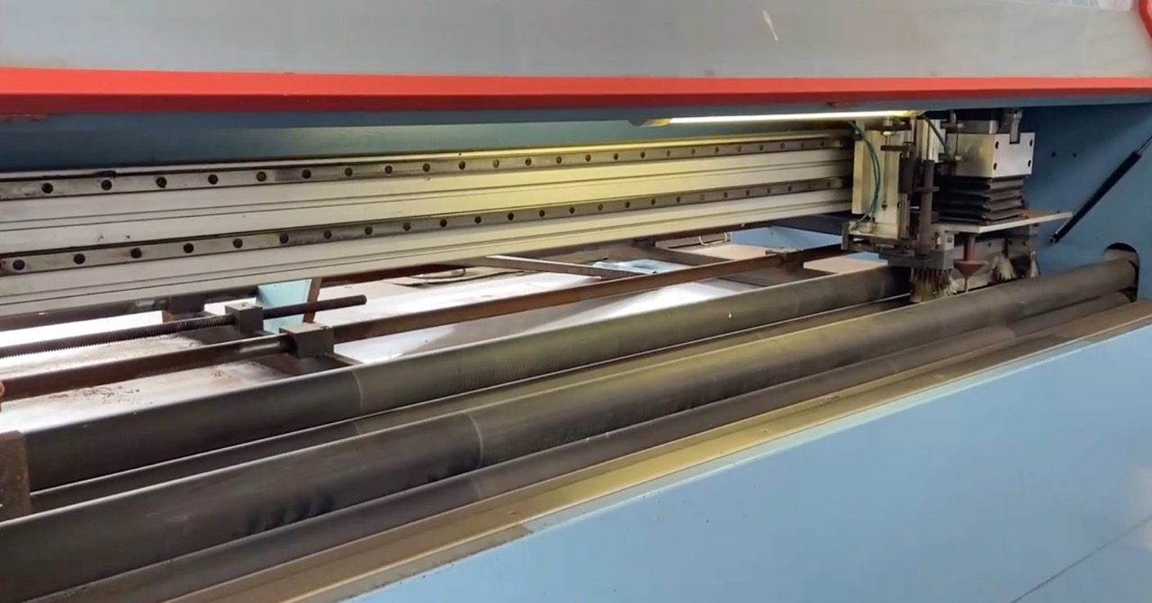 Usato 2006 Lovent Italia MTP-03-06 Fresatrice per pannelli coibentati o simili