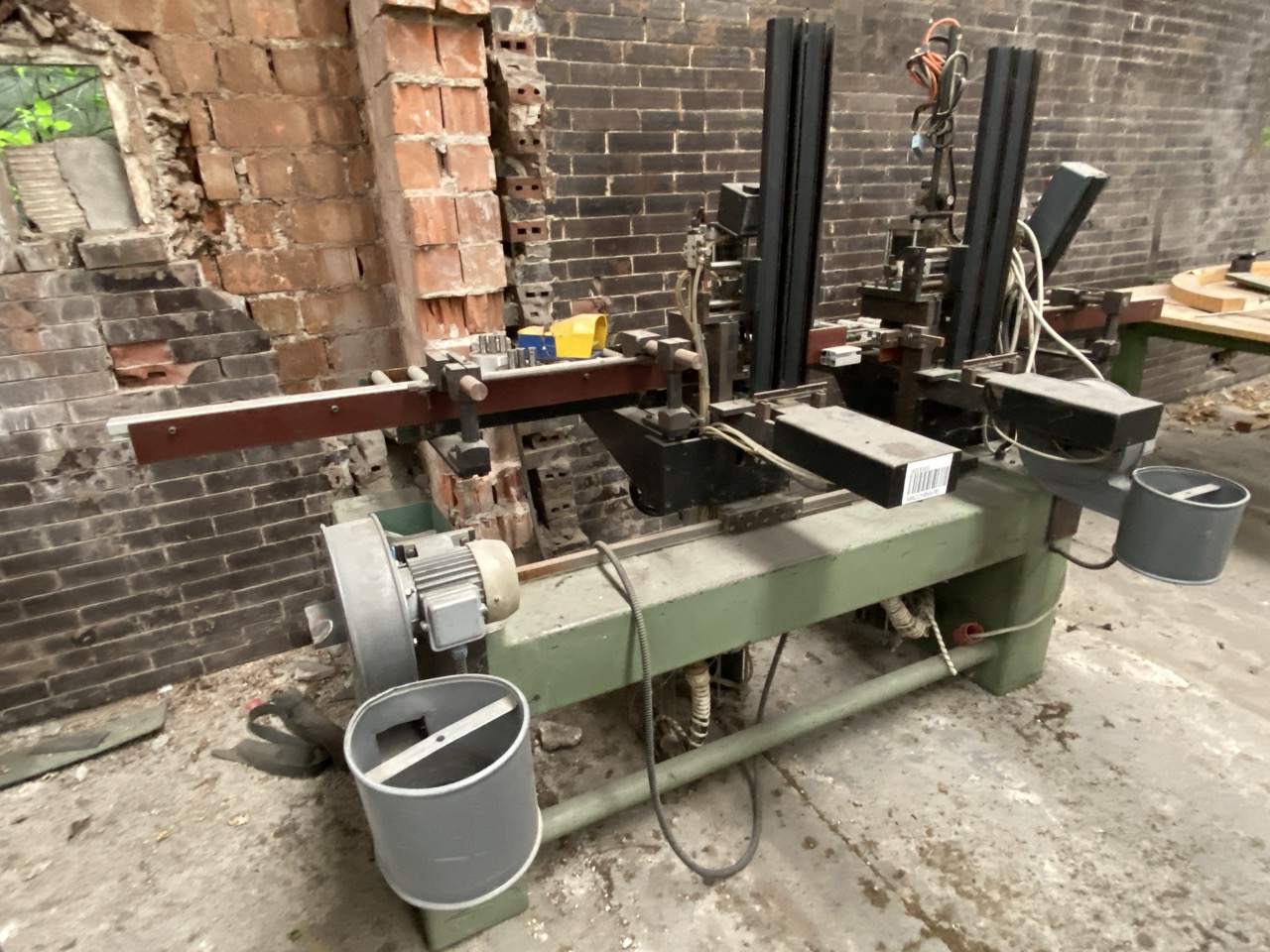 Usato Stock 2 Macchinari per cerniere di Antine per cucina