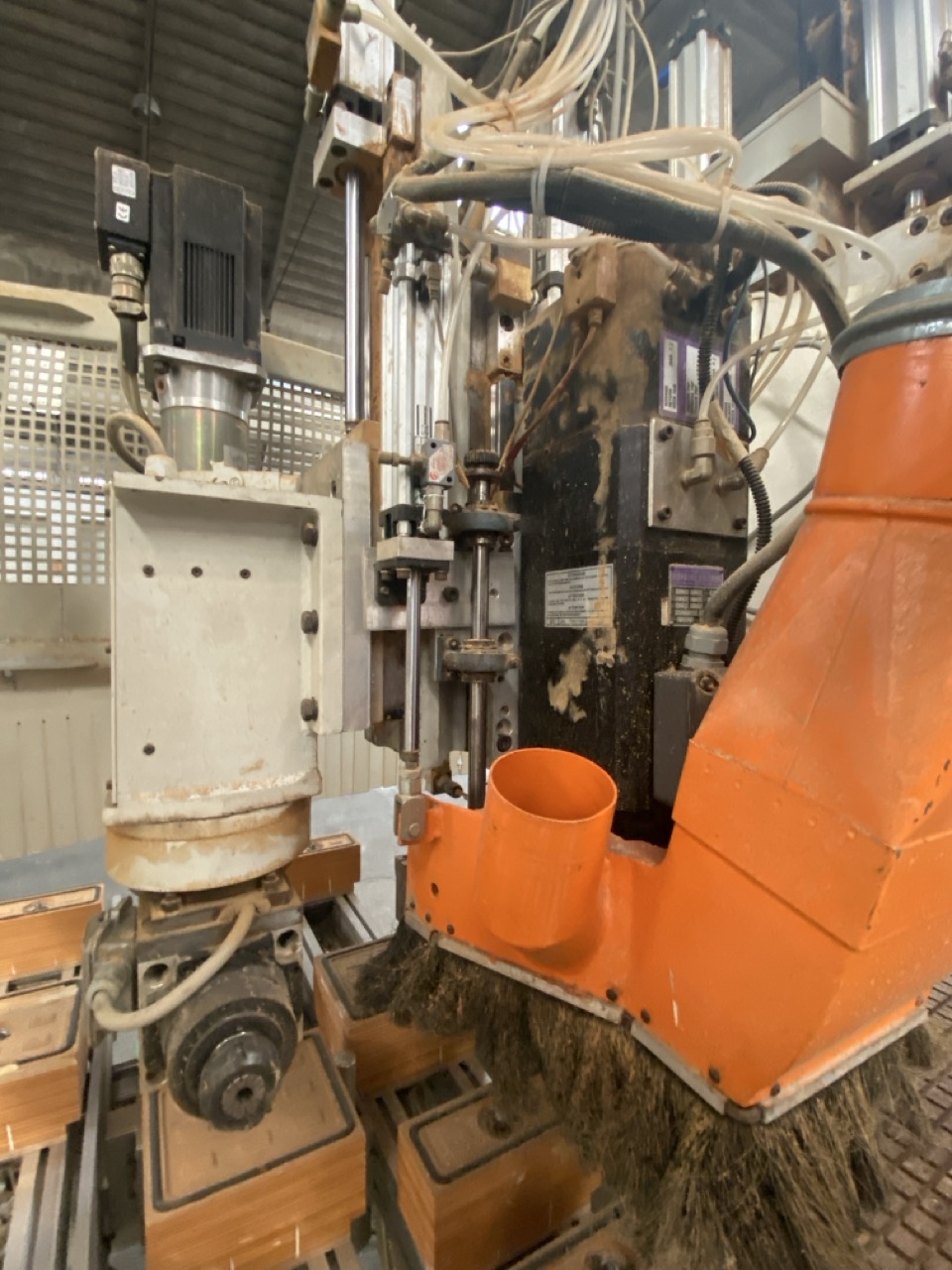 Usato 2000 SAOM T55 Pantografo CNC usato, non collaudato, come visto e piaciuto.