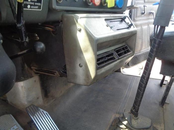 Used 1996 Mack RD690S- Stock #: 8626