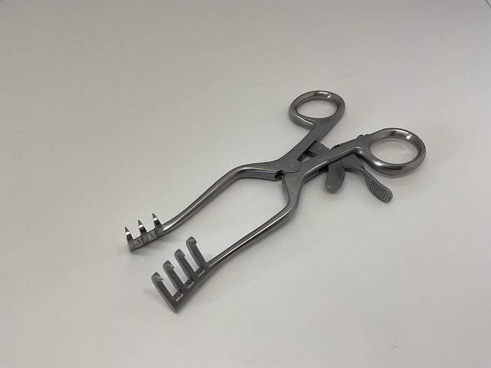 Retractor Self Retaining 3 x 4 sharp  blades 140mm