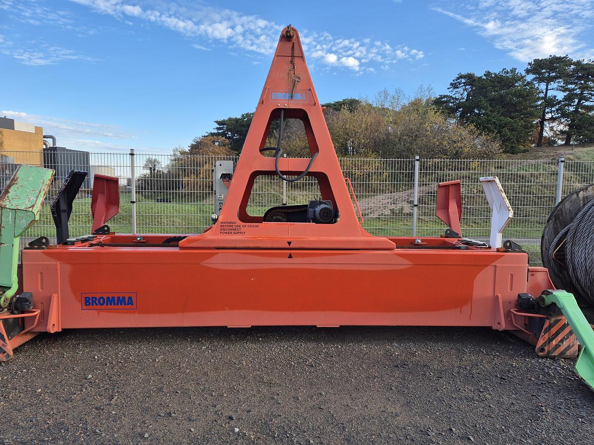 Used Liebherr LHM 250