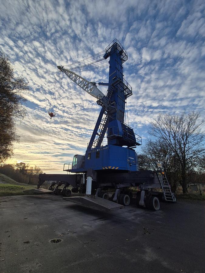 Used Liebherr LHM 250