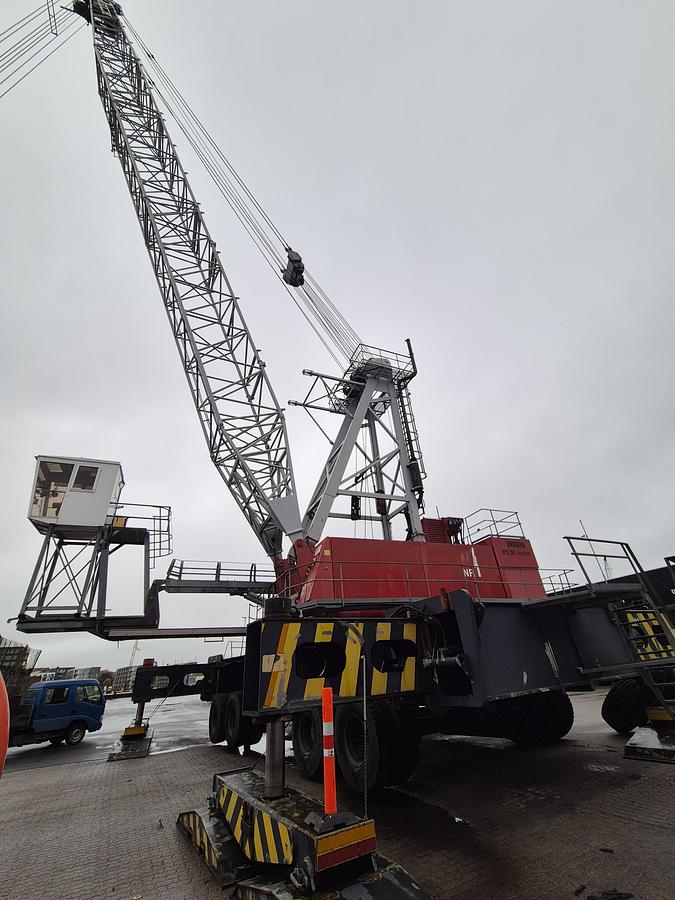 Used Harbor mobile crane
