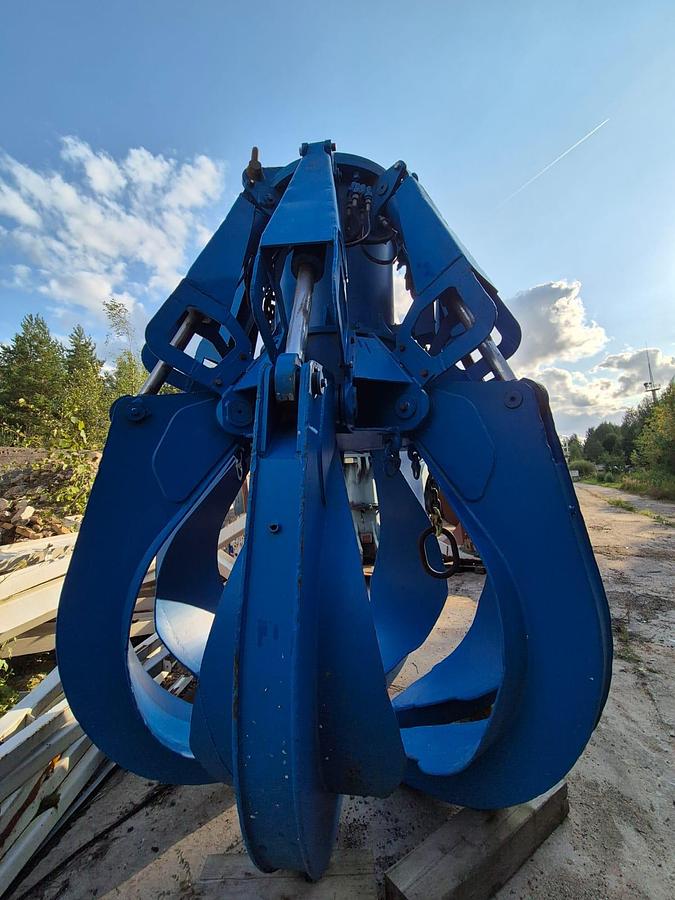 Refurbished SMAG Peiner MMG 6.3 cbm scrap handling electrohydraulic orange peel grab