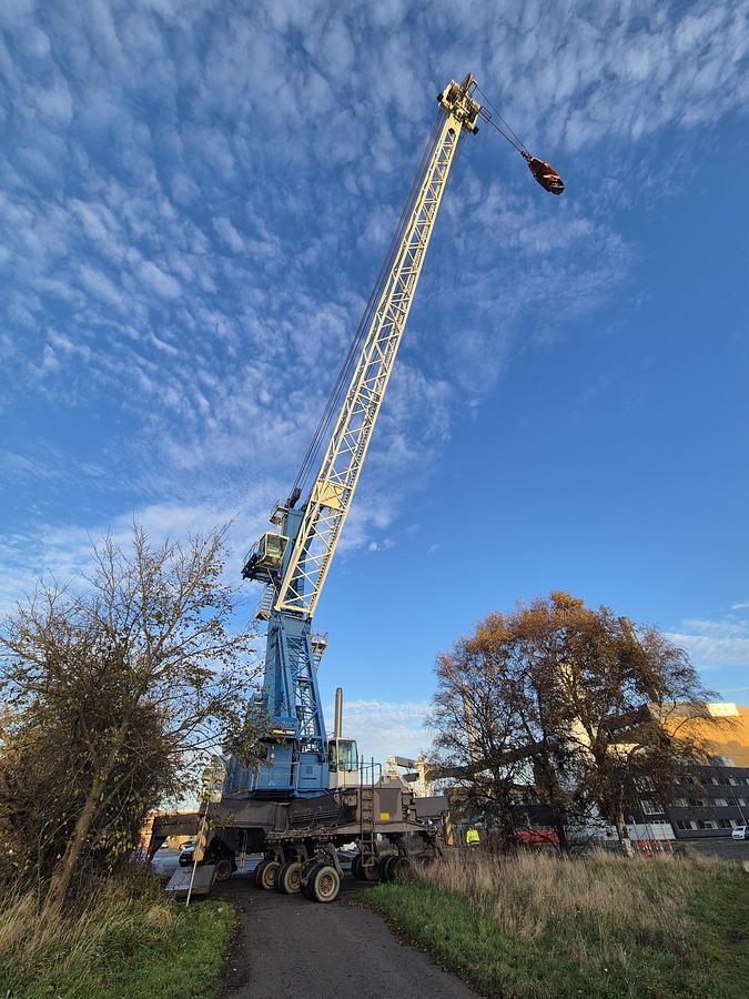 Used Liebherr LHM 250
