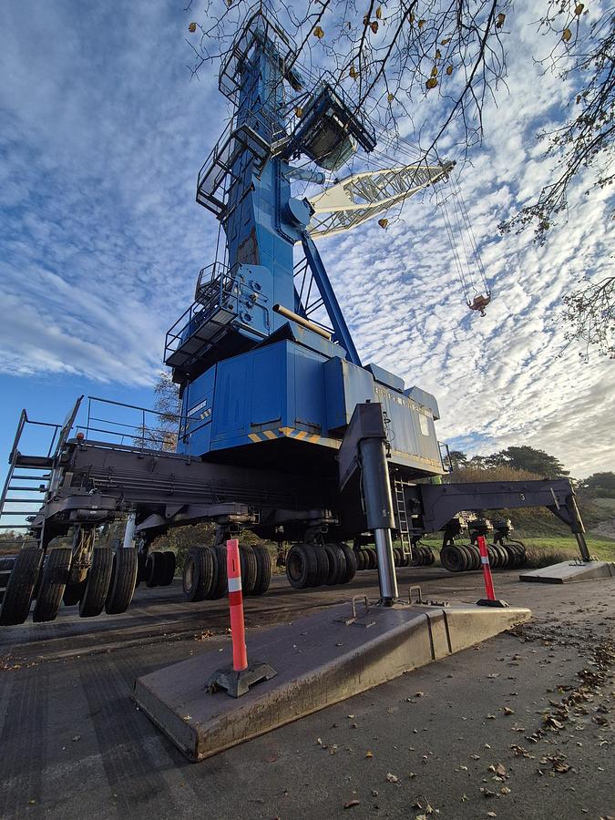 Used Liebherr LHM 250