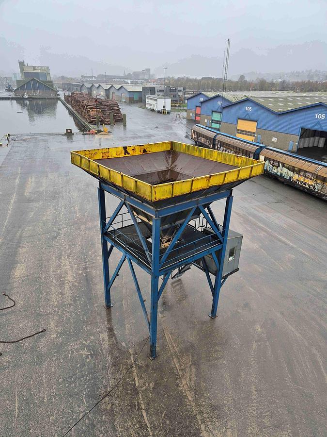 Used Bulk materials hooper