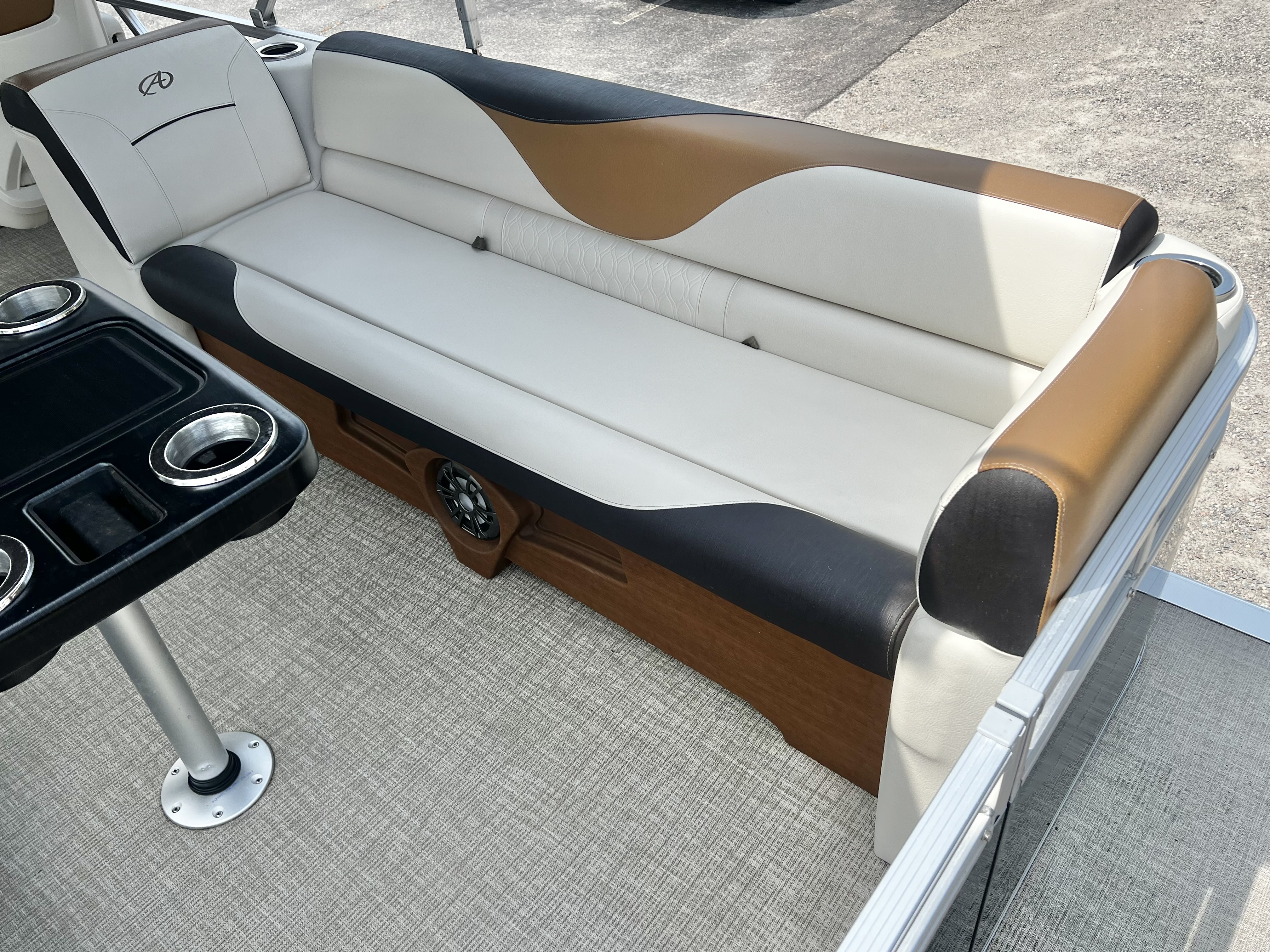 Used 2023 Avalon Venture 85 25' Quad Lounge