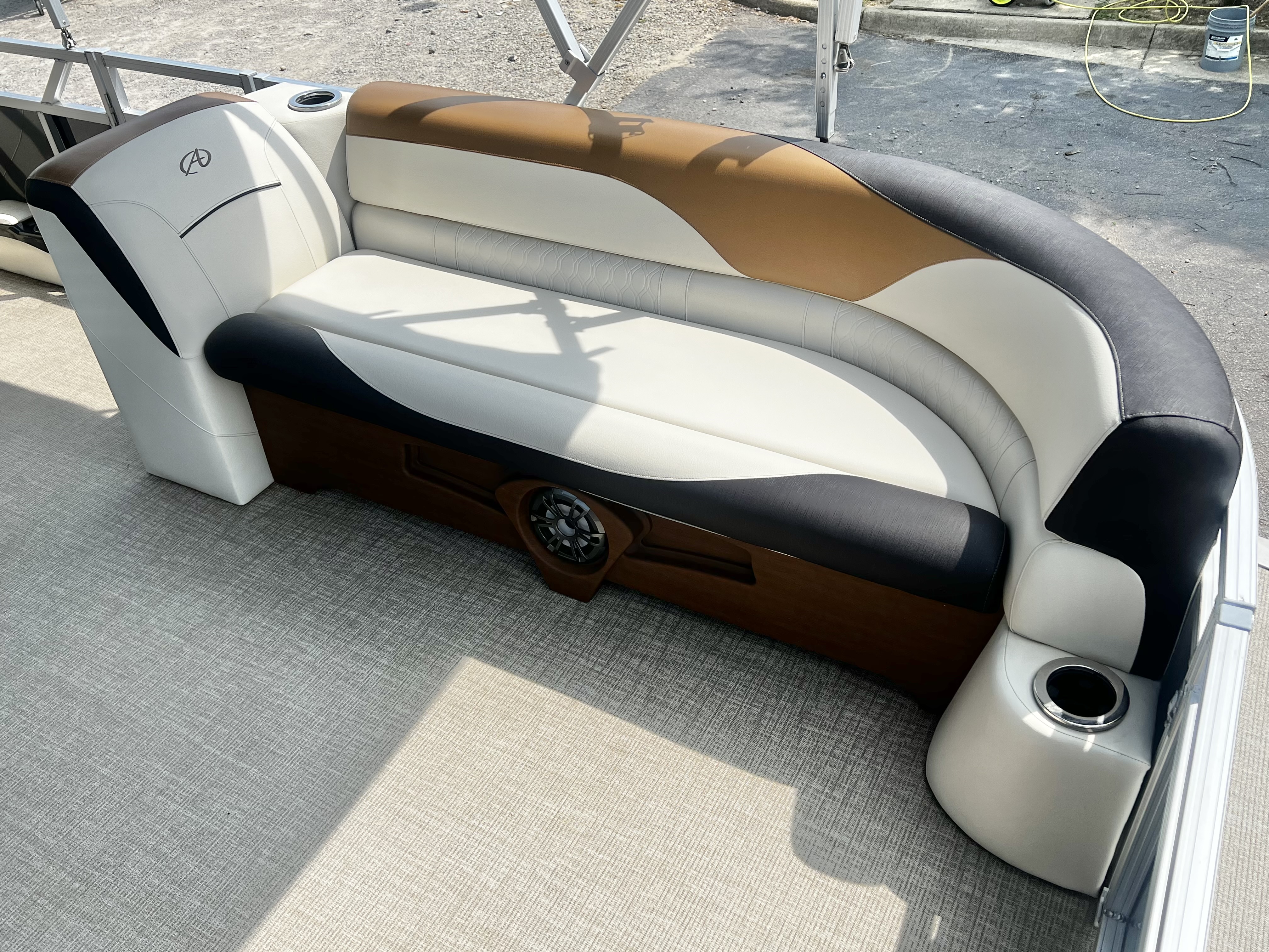 Used 2023 Avalon Venture 85 25' Quad Lounge