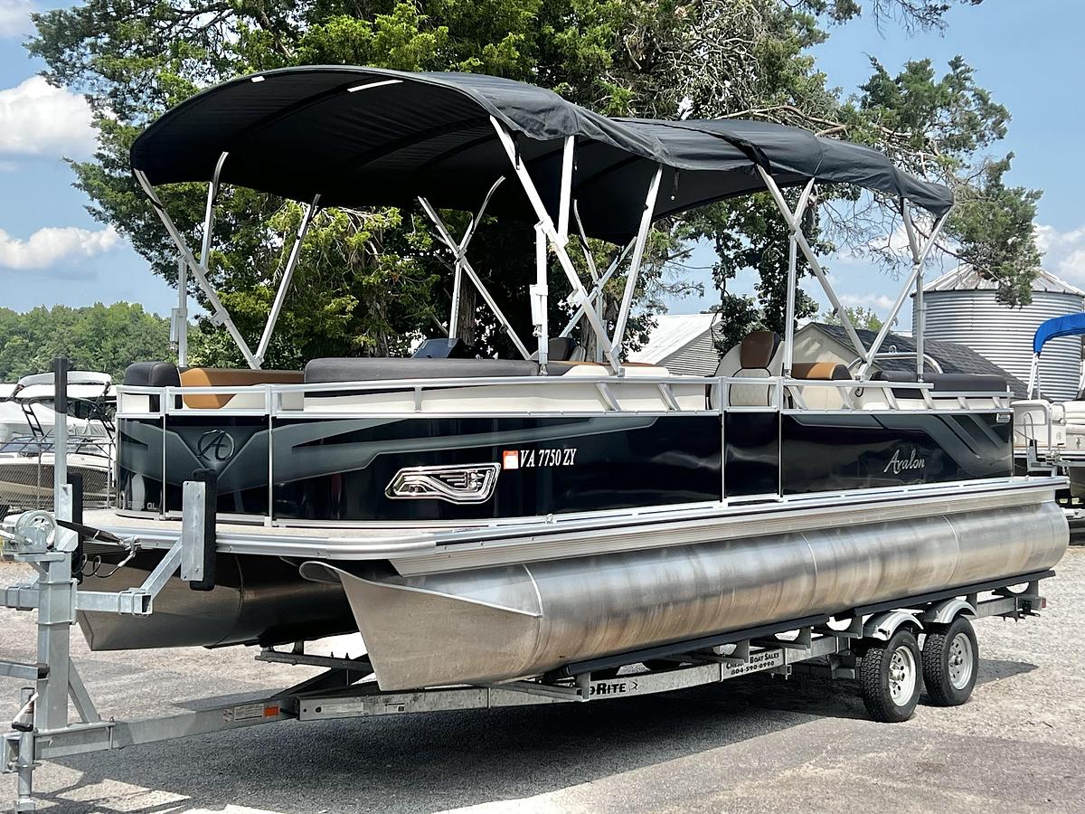 Used 2023 Avalon Venture 85 25' Quad Lounge