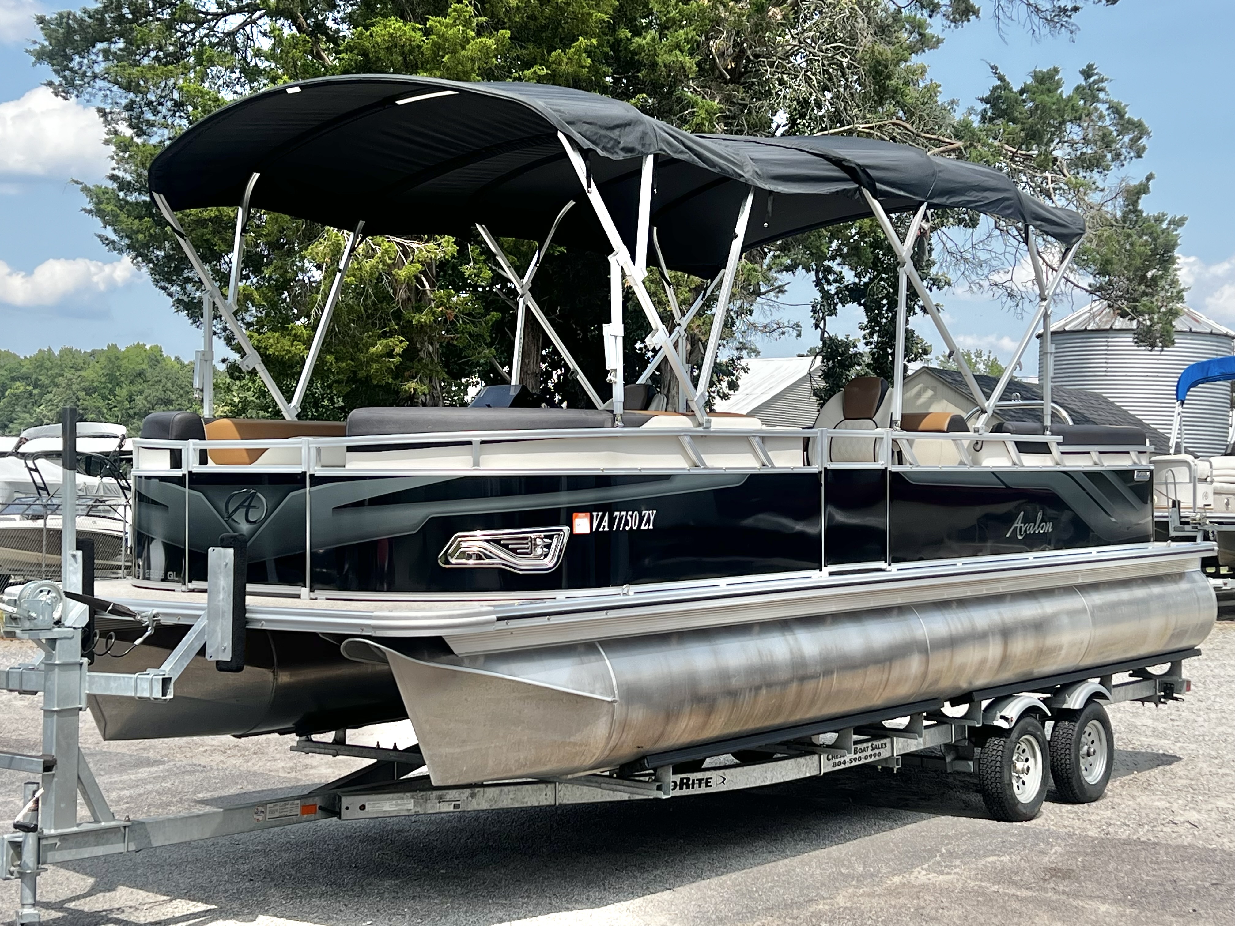 Used 2023 Avalon Venture 85 25' Quad Lounge