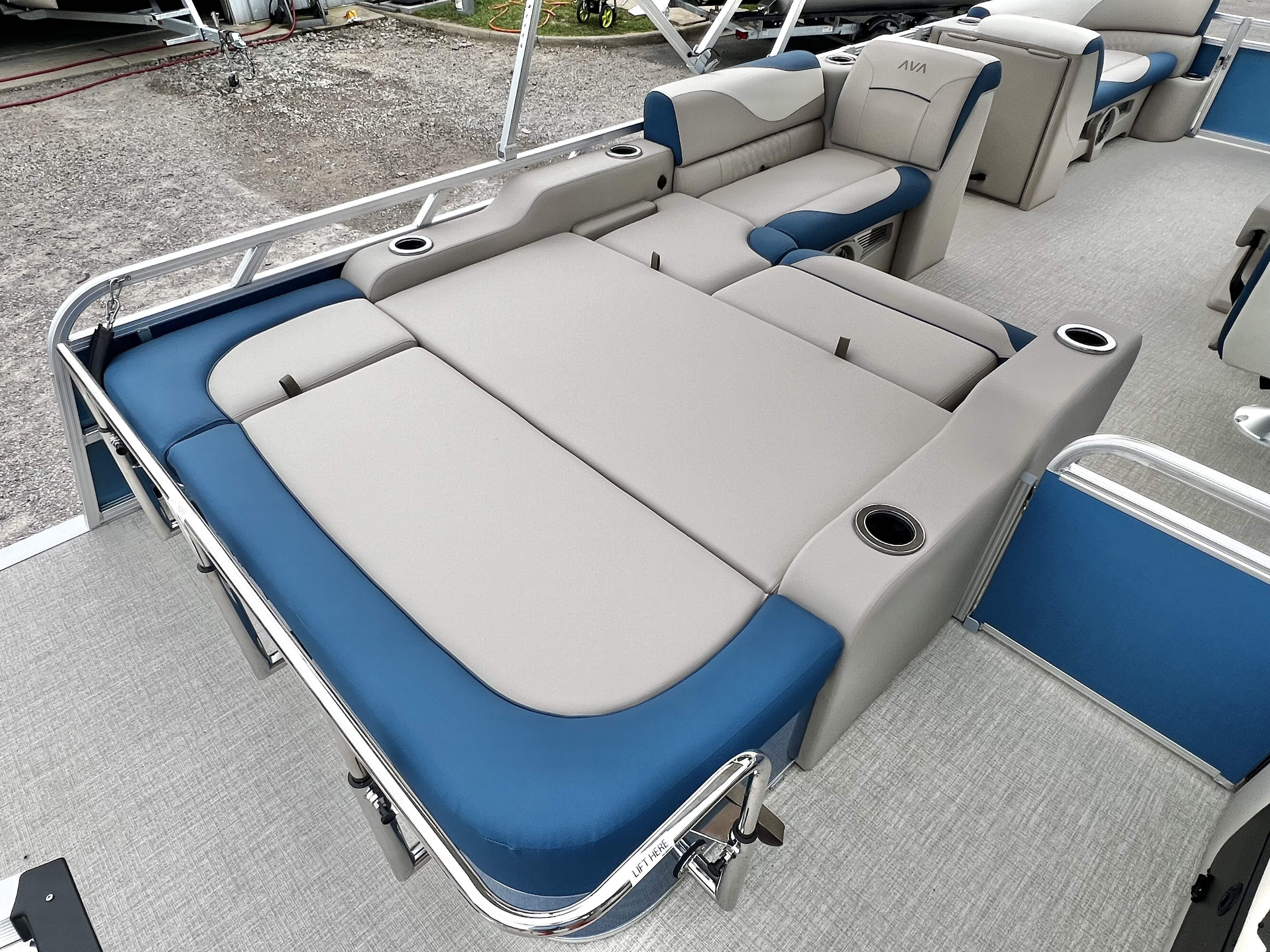 2027 Avalon Venture 85 23' Versatile Rear Bench Triple-Toon