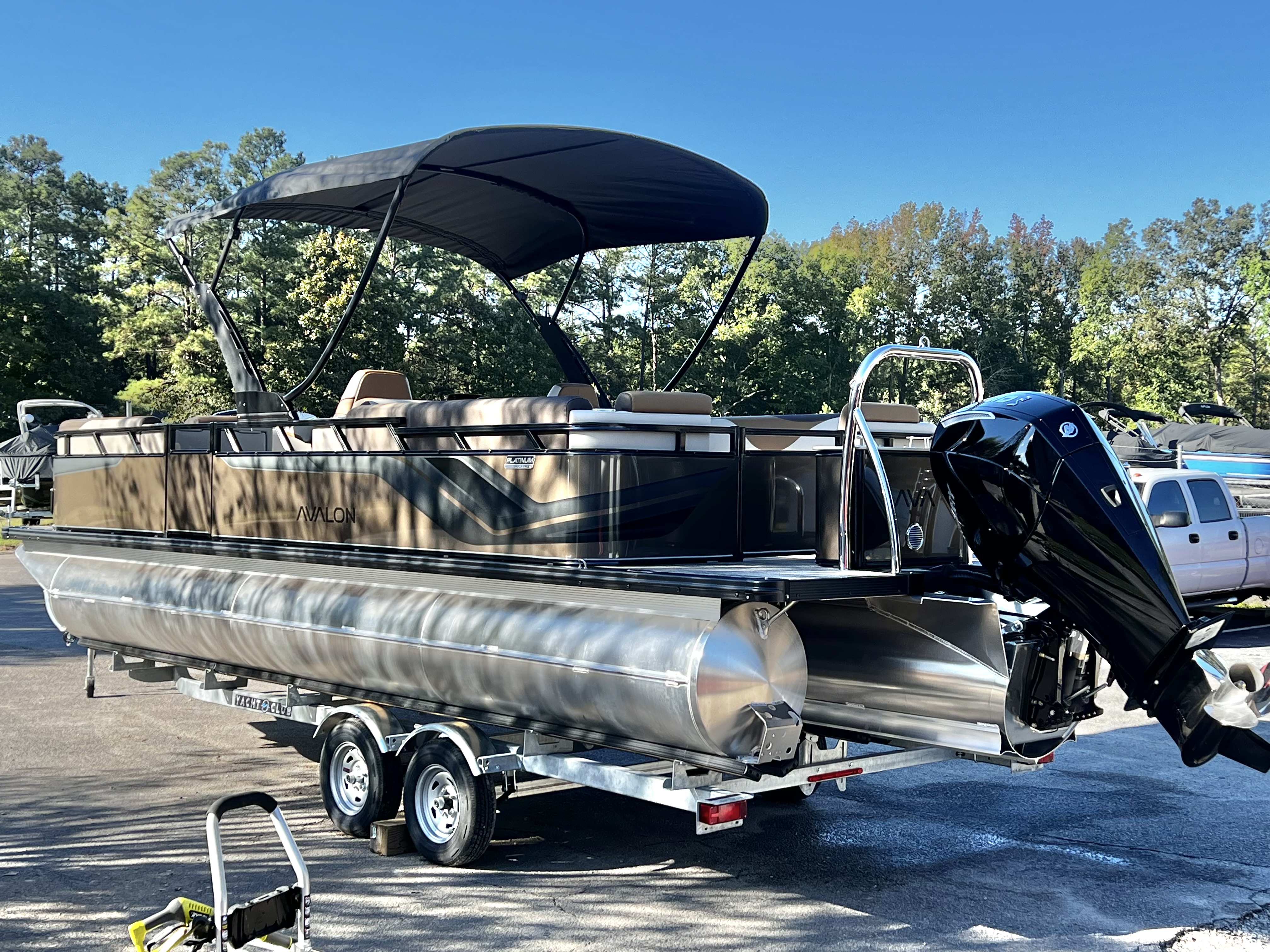 2026 Avalon Venture 85 25' Quad Lounge Triple-Toon - IN STOCK