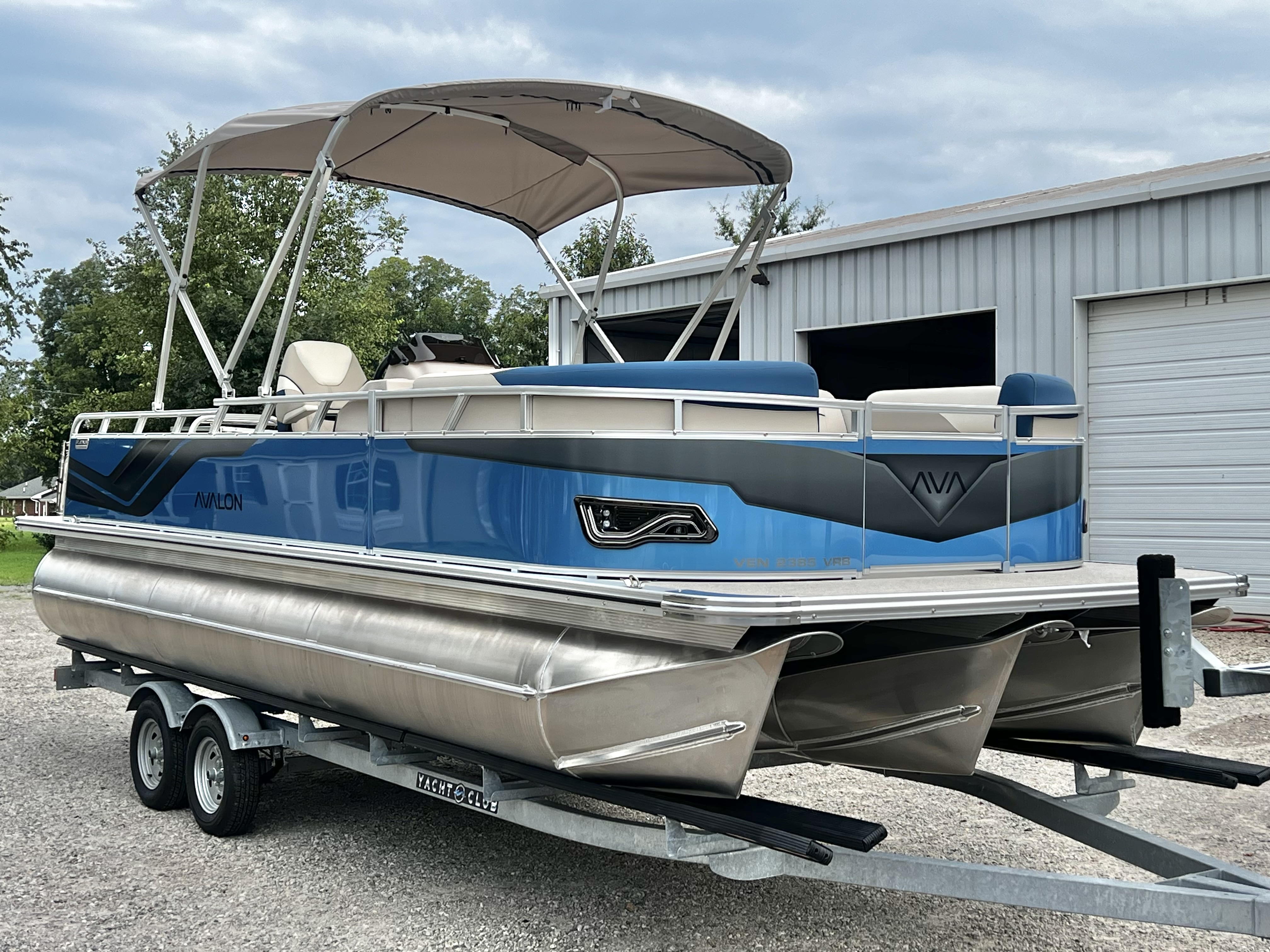2027 Avalon Venture 85 23' Versatile Rear Bench Triple-Toon