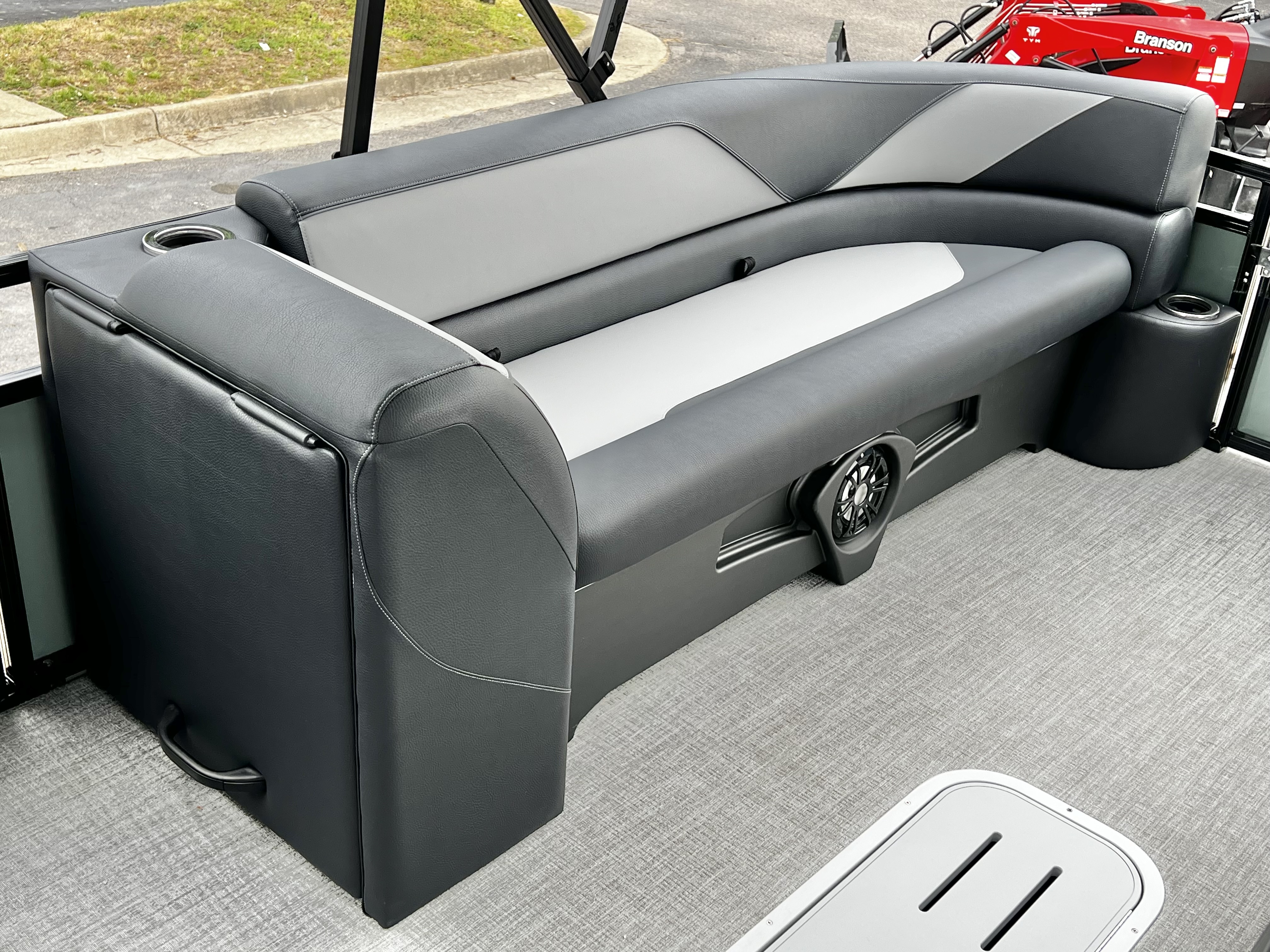 2026 Avalon Venture 85 25' Cruise Rear Bench Triple-Toon - IN STOCK - $78,637